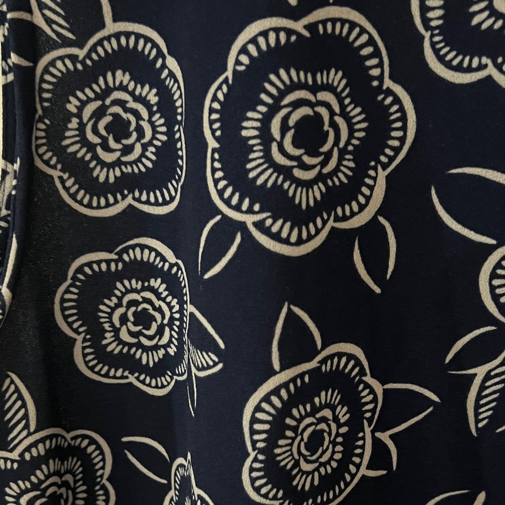 Ann Taylor Black and White Floral Sleeveless Top - Picture 3 of 5